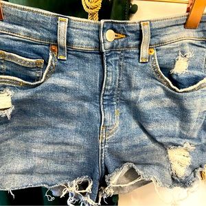 H&M size 6 denim shorts, like new and comfy fit